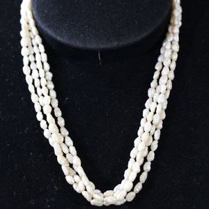 White Freshwater Pearls (4mm)